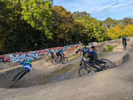 Sanierte Pumptrack-Anlage am Eckardtsanger in Saalfeld/Saale wurde eingeweiht